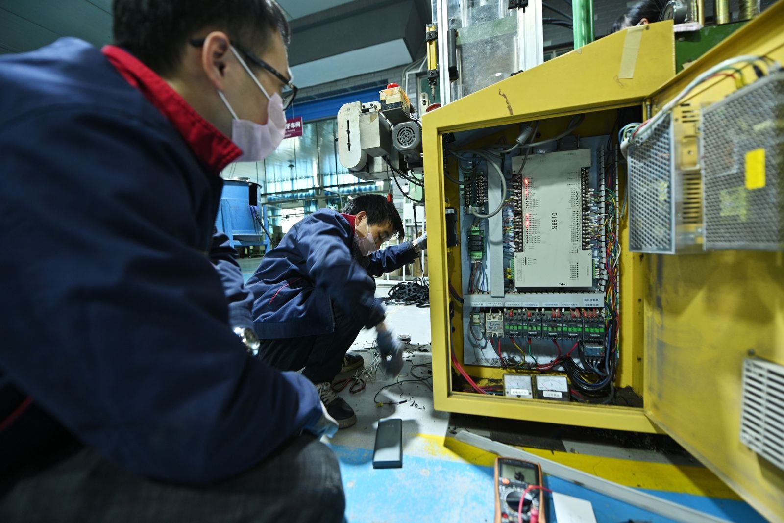 VQV technician inspecting a finished zipper on the production line